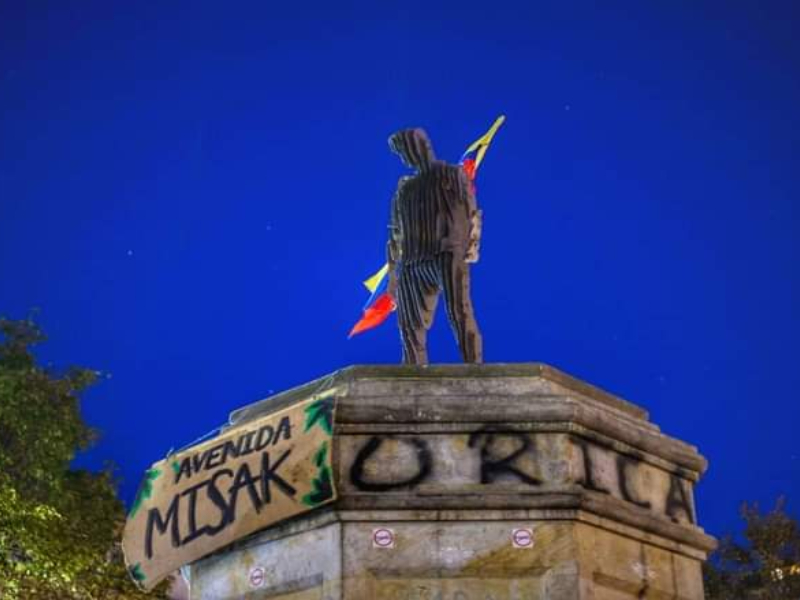 Misak reemplazan la estatua de Jiménez de Quesada